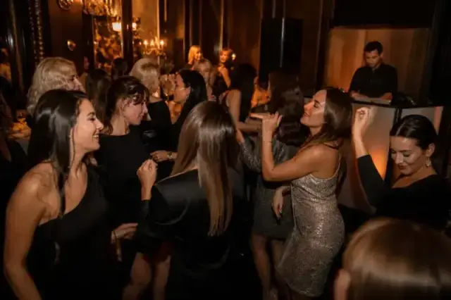 Dj za rođendane: atmosfera na događaju